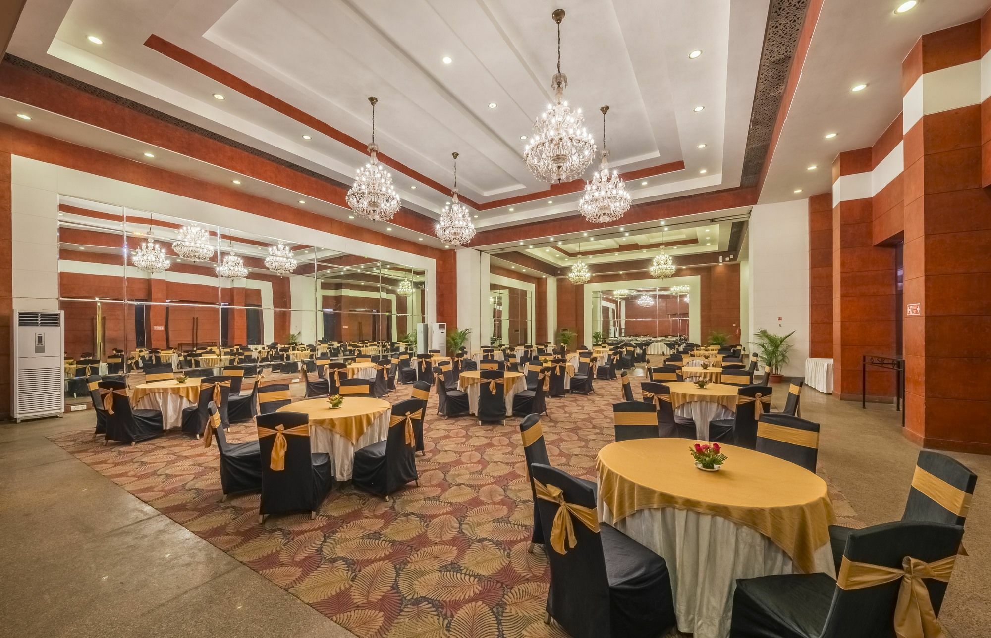 Hotel Hindusthan International, Μπουμπάνεσβαρ Εξωτερικό φωτογραφία